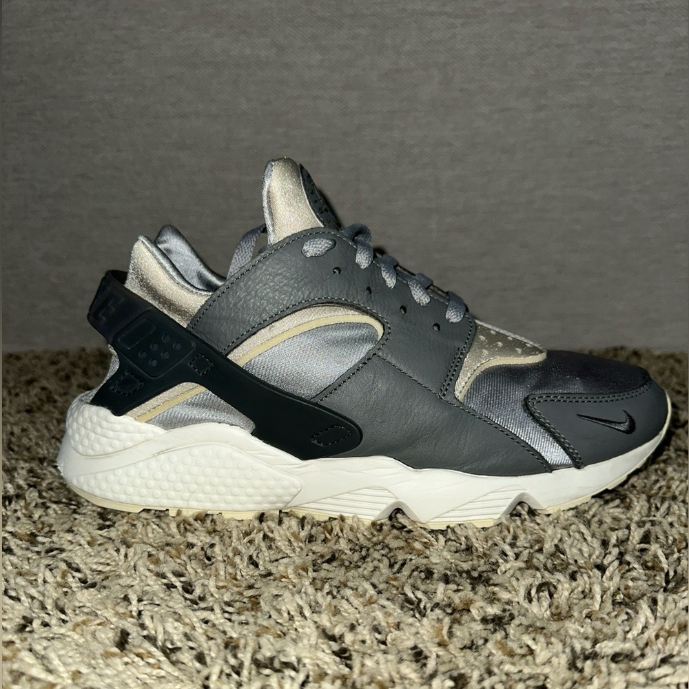 Size 10.5 - Nike Air Huarache Light Smoke Grey